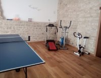 salle de sport et jeux Les 3M © Maison d'hôte les 3M chambre familiale Marron